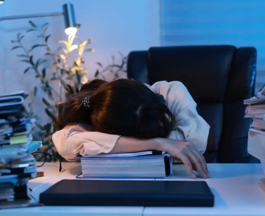 Afastamentos por transtornos psicológicos dobram em dez anos e chegam a 440 mil