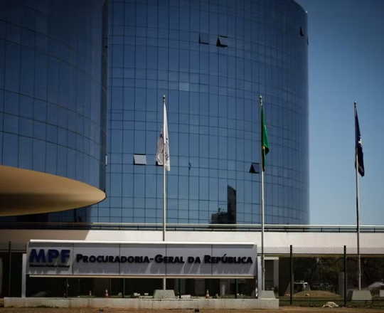 PGR manda investigar servidores que criticaram penduricalhos em grupo de WhatsApp