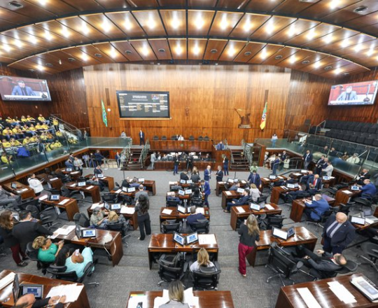 Deputados votarão reajustes salariais para servidores do Judiciário, MP, Assembleia, Defensoria e TCE do RS